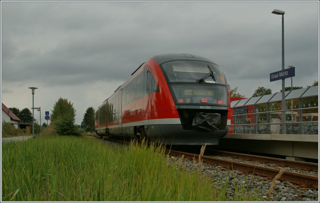 Der VT 642 050 als RB 12 aus Rostock ist in Graal-Mritz eingetroffen.
22. Sept. 2012