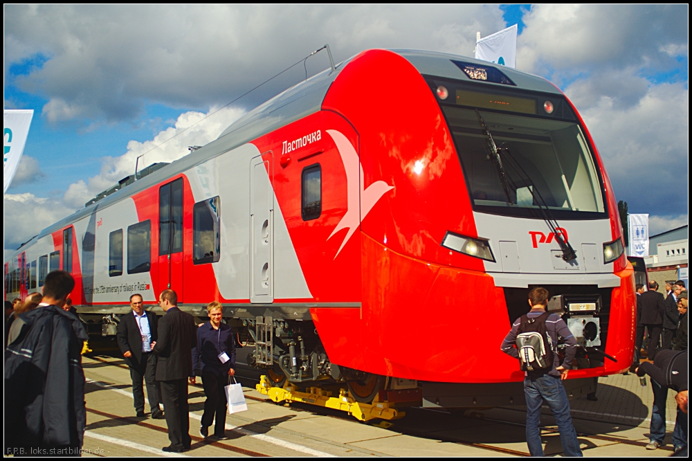 Desiro RUS, Typ Desiro ML, fr die Russische Staatsbahn (RZD) auf der InnoTrans 2012 in Berlin. Eingestzt werden die Zge in Sotschi ( Latotschka , ЭС1L)