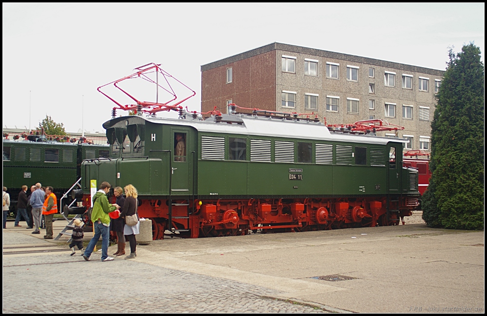 Die Baureihe E04 wurde fr den Einsatz in Mitteldeutschland gebaut. Die Loks sind eine Entwicklung von AEG. E04 11 wurde 1934 in Dienst gestellt, die letzte eingesetzte Lok der Baureihe 1982 ausgemustert (Tag der offenen Tr Bombardier Hennigsdorf 18.09.2010)