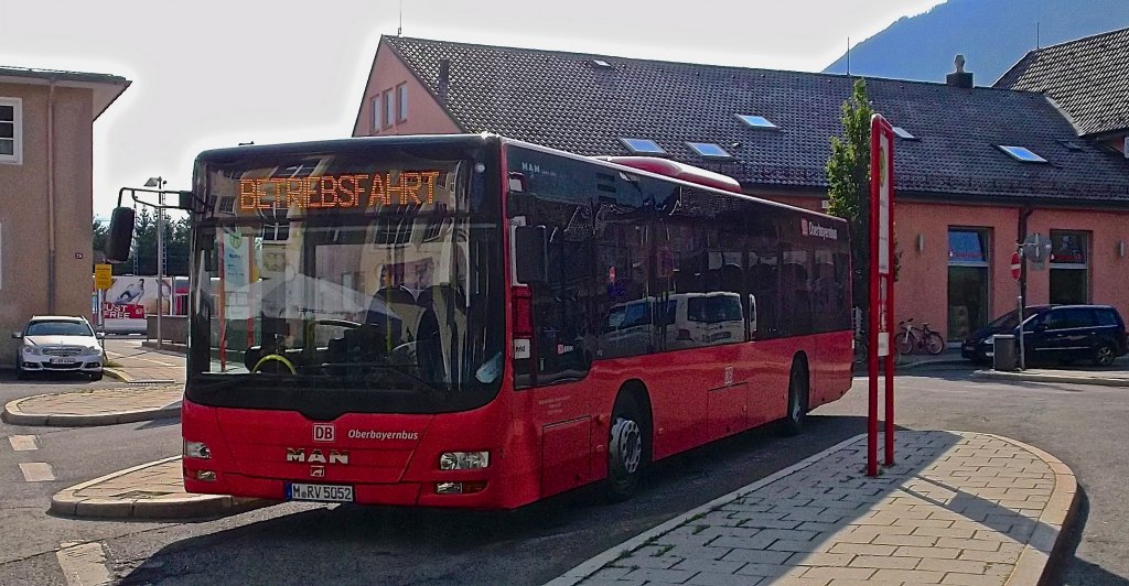 Dieser MAN Lion's City  von Oberbayernbus stand am 16.7.2013 am Bahnhof in Garmisch-Partenkirchen.