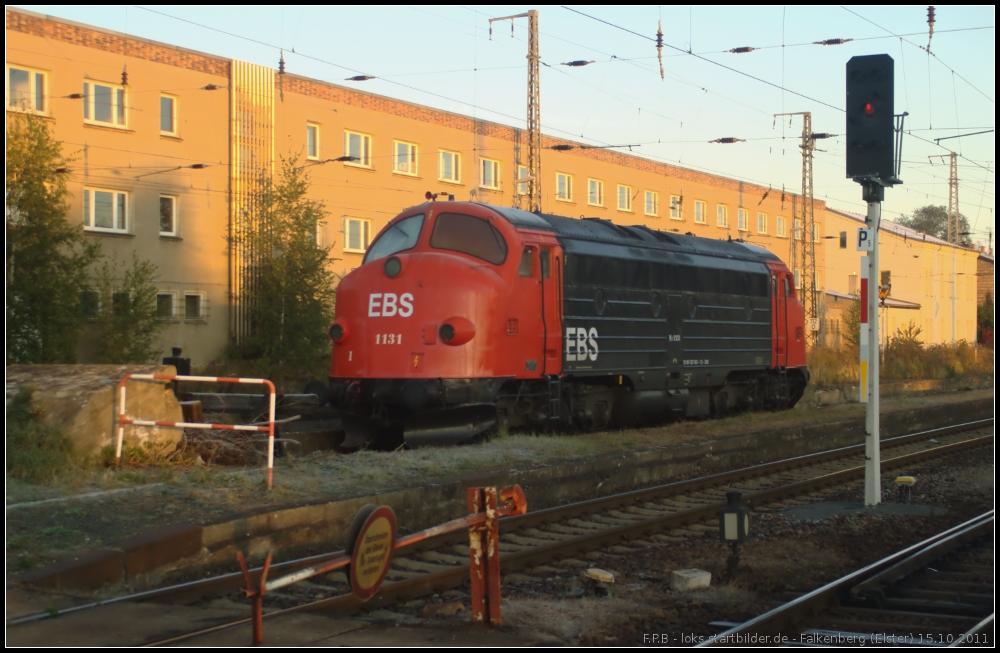 EBS 1131 genießt die morgendliche Sonne am 15.10.2011 in Falkenberg (Elster) (NVR-Nummer 92 80 1227 003-1 D-EBS, ex Eichholz Eivel V170 1131, ex VL, ex neg, ex DSB; ehemals grüne GM-Lackierung)