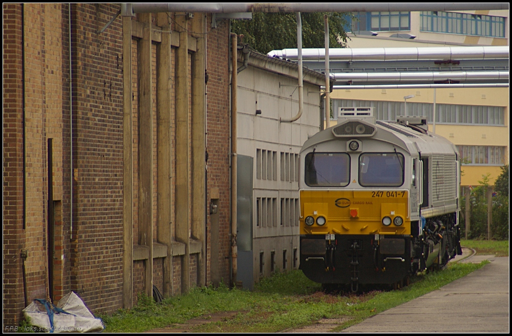 ECR 247 041-7 steht auf einem Seitengleis am Betriebswerk abgestellt (NVR-Nummer 92 87 077 041-7 F-ECR, gesehen Bw Cottbus 05.10.2010)