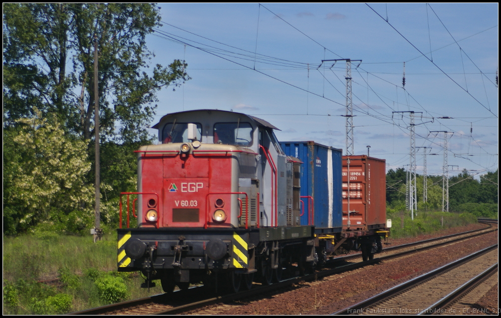 EGP V 60.03 mit einem Containertragwagen am 05.06.2013 in der Berliner Wuhlheide (NVR-Nummer 98 80 3 345 205-9 D-EGP, ex Railogic V 60.01, Zementwerk Rdersdorf 7)