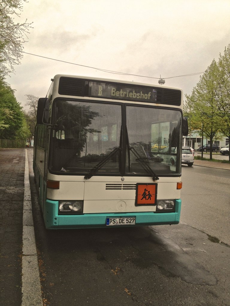 Ein Mercedes-Benz O 407 des Privatunternehmens Raymond Meyer aus Primasens war am 4.5.2013 in Kaiserslautern abgestellt.