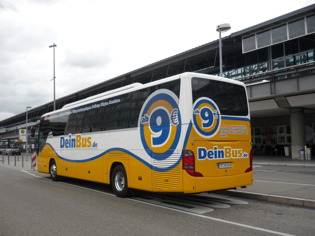 Ein Setra S 415 GT/HD von DeinBus, am Flugafen Stuttgart.