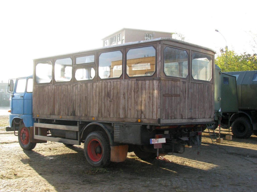 Ein Umgebauter W 50 zur Personenbefrderung gesehen beim 6. Oldtimertreffen im ex. KIW  Vorwrts  in Schwerin [07.10.2012] 