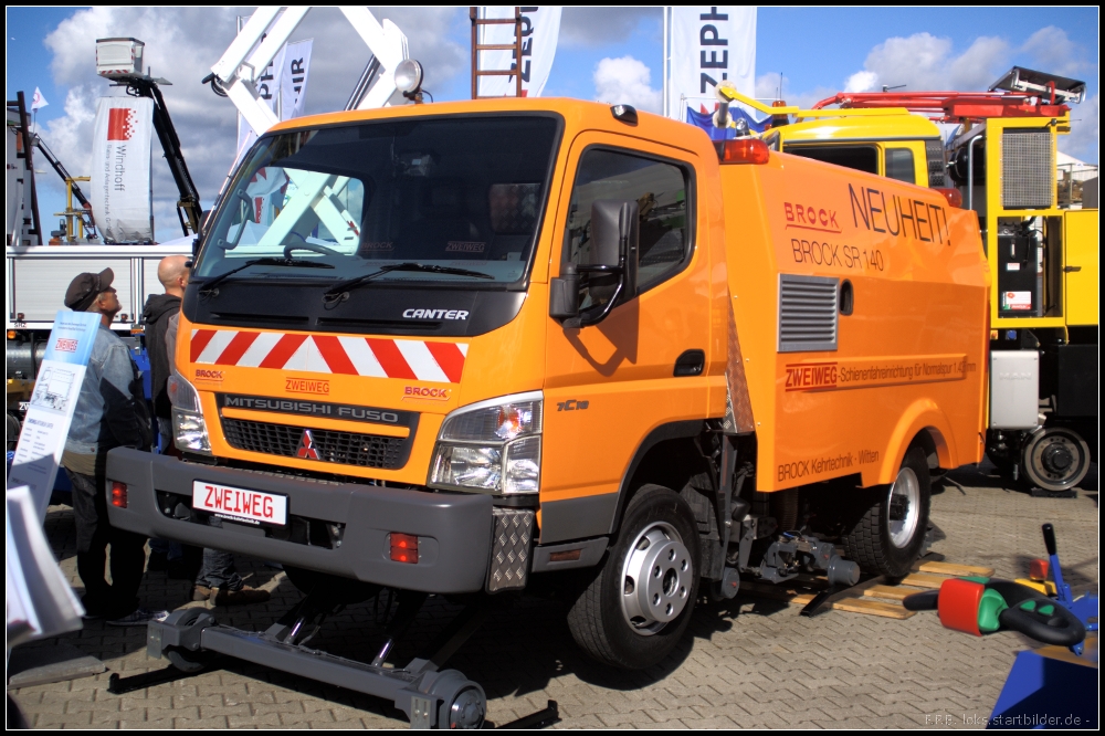 Eine Weltneuheit ist das Schienenreinigungsfahrzeug BROCK SR 140 auf Basis eines Mitsubishi Canter von Zweiweg auf der InnoTrans 2012 in Berlin