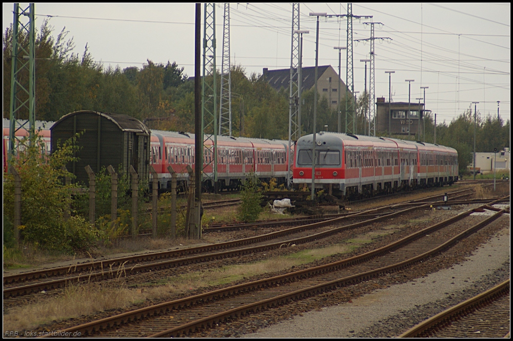 Etliche weitere Triebzge der Baureihe 614 stehen abgestellt im Gleisvorfeld des Cottbusser Bahnhofs am Stellwerk W2O. So auch 614 062-6 (gesehen Cottbus 05.10.2010 - Update: In Hamm abgestellt)