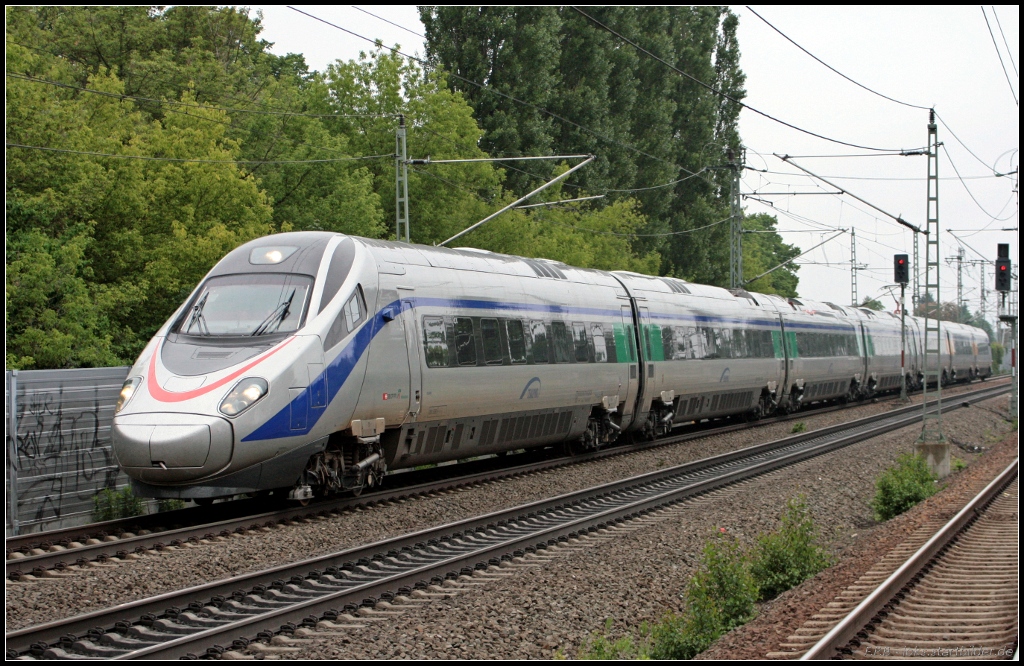 ETR 610 711-9 auf berfhrungsfahrt nach Mnchen-Milbertshofen zu Umbauten am Stromabnehmer. CH-CIS deswegen, weil die Betreiberfirma in der Schweiz ansssig war. Die Firma wurde Ende 2009 aufgelst (NVR-Nummer ETR 93 85 5 610 711-9 CH-CIS, Zulassung SBB, D, I, gesehen Berlin Staaken 02.06.2010)