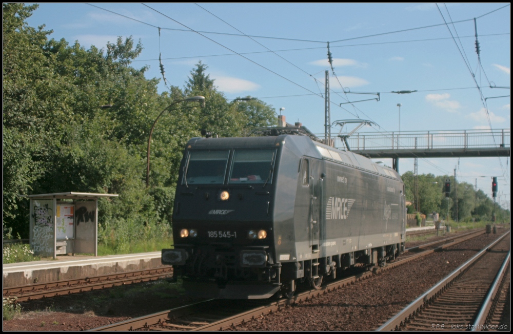 Für CTL Logistic ist 185 545-1 im Einsatz. An den Seiten der Lok steht  owned by MRCE  und  maintained by mgw Service . Durch Wustermark Priort kommt die Lok solo und mit hohem Tempo am 16.07.2011 gefahren (NVR-Nummer 91 80 6185 545-1 D-DISPO, ex r4c, ex HGK).