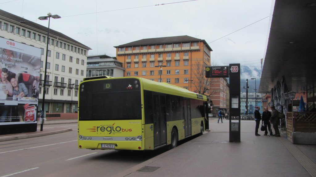 Heckansicht eines Urbino 12 (Solaris) in Innsbruck Hbf.(2.4.2013)