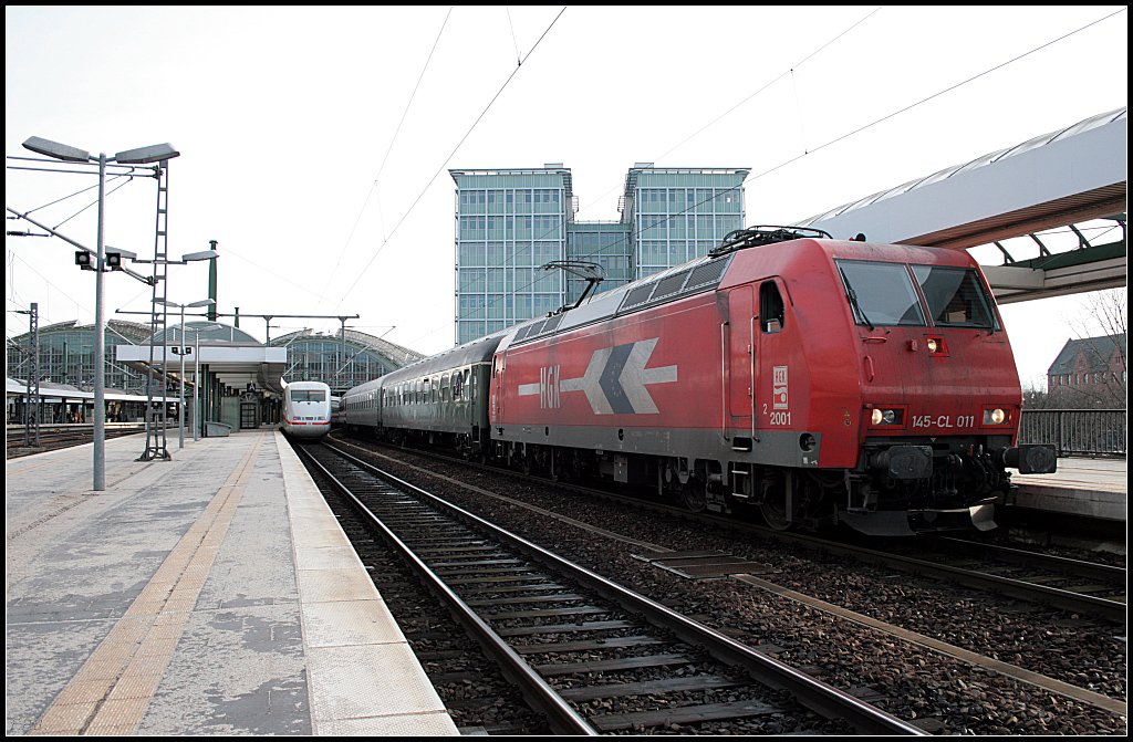 HGK 2001 fährt mit dem Sonderzug aus Letmathe in die Abstellung nach Grunewald (145-CL 011, NVR-Nummer: 91 80 6145 089-9 D-HGK, angemietet von CBRail Leasing s.à.r.l. Luxembourg, gesichtet Berlin Ostbahnhof 27.12.2009)