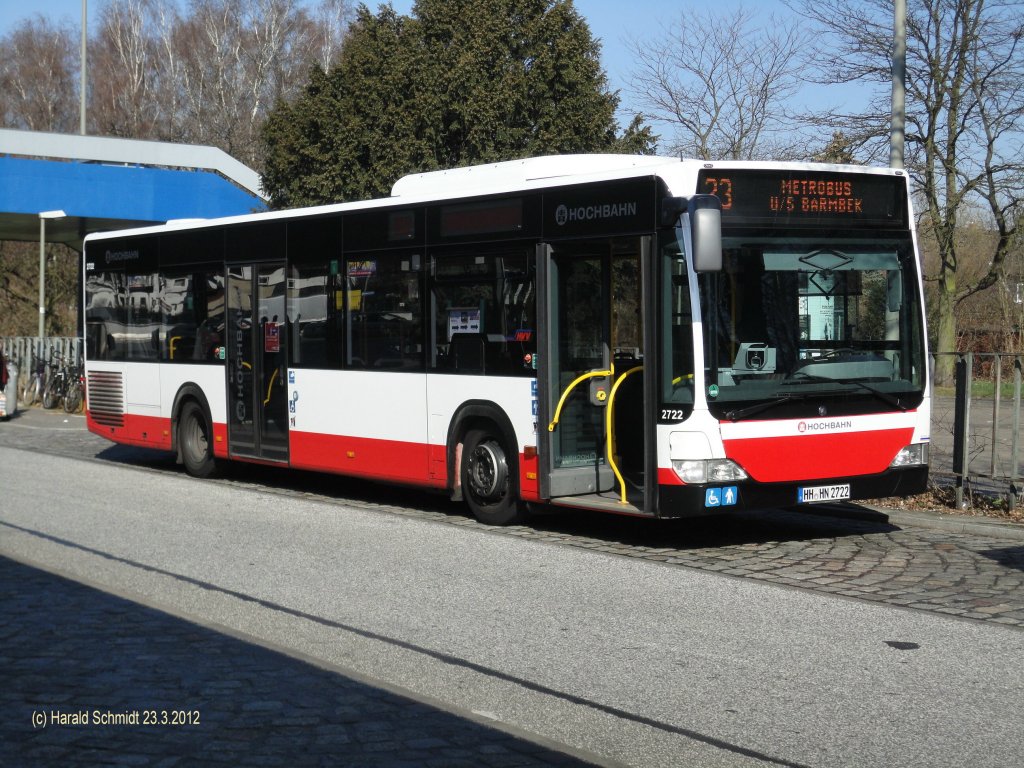 HHA 2722 am 23.3.2012 auf der Metrobus-Linie 23 nach U/S-Barmbek im Bahnhof Billstedt
