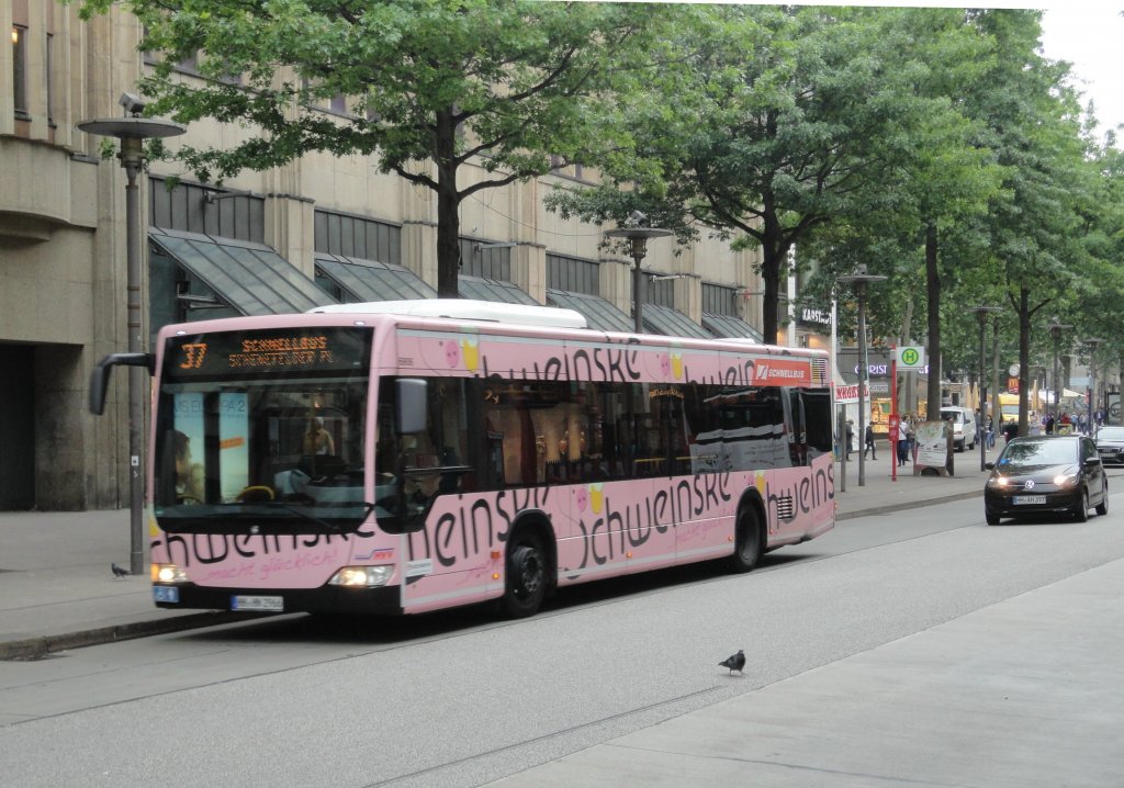 HHA 6906 (HH HN 2966) am 14.2.201 auf der Schnellbus-Linie 37 in der Mnckebergstr. 
