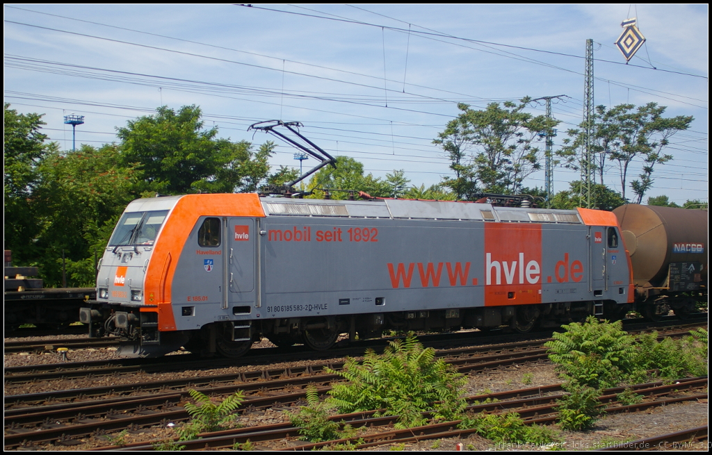 hvle E 185.01 / 185 583  Havelland  mit Kesselwagen Richtung Woltorf am 16.07.2013 in Magdeburg