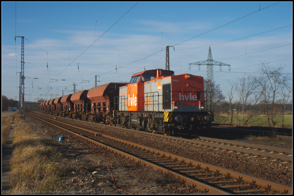 hvle V 160.4 / 203 109 und ein paar Schtgutwagen am 25.11.2011 in Nuthetal-Saarmund.