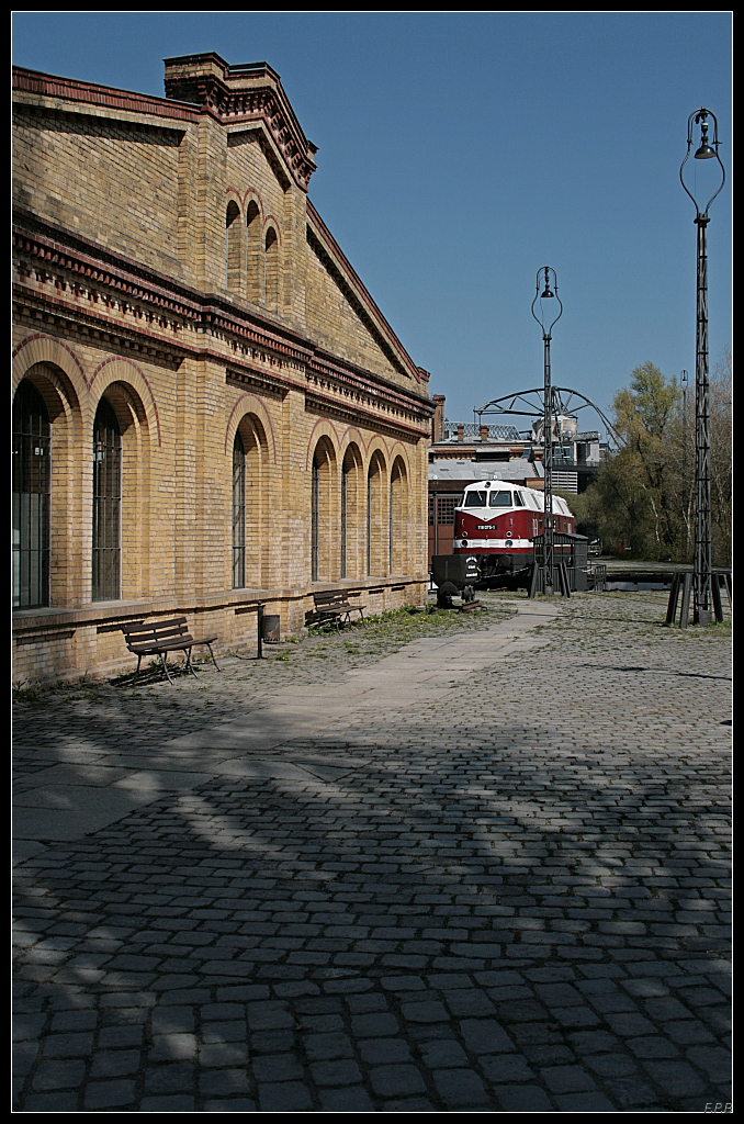 Impression: Blick entlang des Lokschuppens zur Drehscheibe (Deutsches Technikmuseum Berlin 18.04.2010)