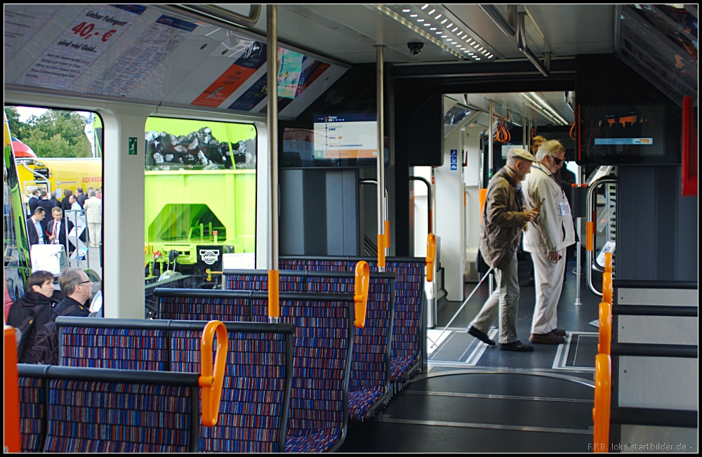 Inneneinrichtung der Gelenktriebwagen vom Typ Vamos fr die Stadtwerke Bielefeld auf der InnoTrans 2012 in Berlin