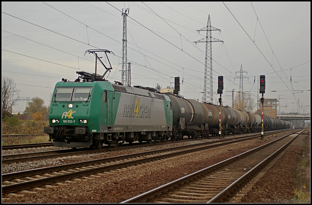 ITL 185 533-7 mit Kesselwagenzug (NVR-Nummer: 91 80 6185 533-7 D-VC, Eigentum VC Holding SAS, gesehen Berlin Schönefeld-Flughafen 01.11.2010)