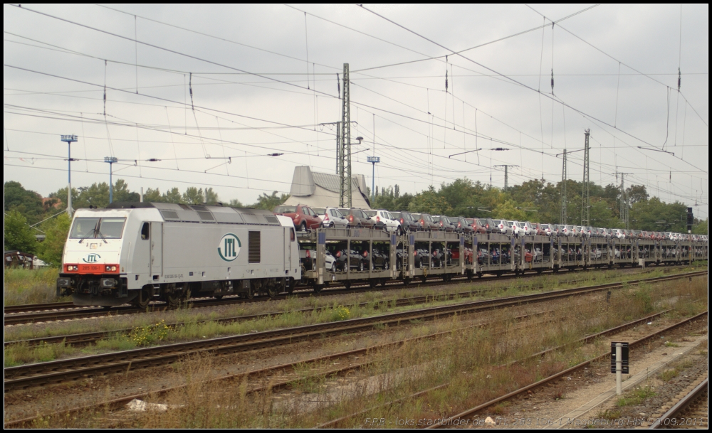 ITL 285 106-1 mit neuen Autos am 09.09.2011 bei der Durchfahrt Magdeburg Hbf.