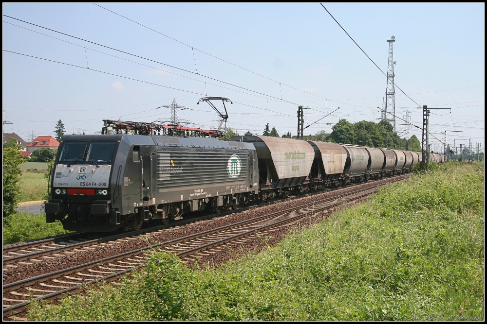 ITL ES 64 F4-200 und einem Cerealienzug (NVR-Nummer 91 80 6189 200-9 D-DISPO, ex ES 64 F4-006, ex CTL, ex EMN, ex BB, ex Siemens Test- und Reservelok, Eigentum MRCE, seit 2009 vermietet, gesehen Lehrte-Ahlten b. Hannover 24.06.2010)