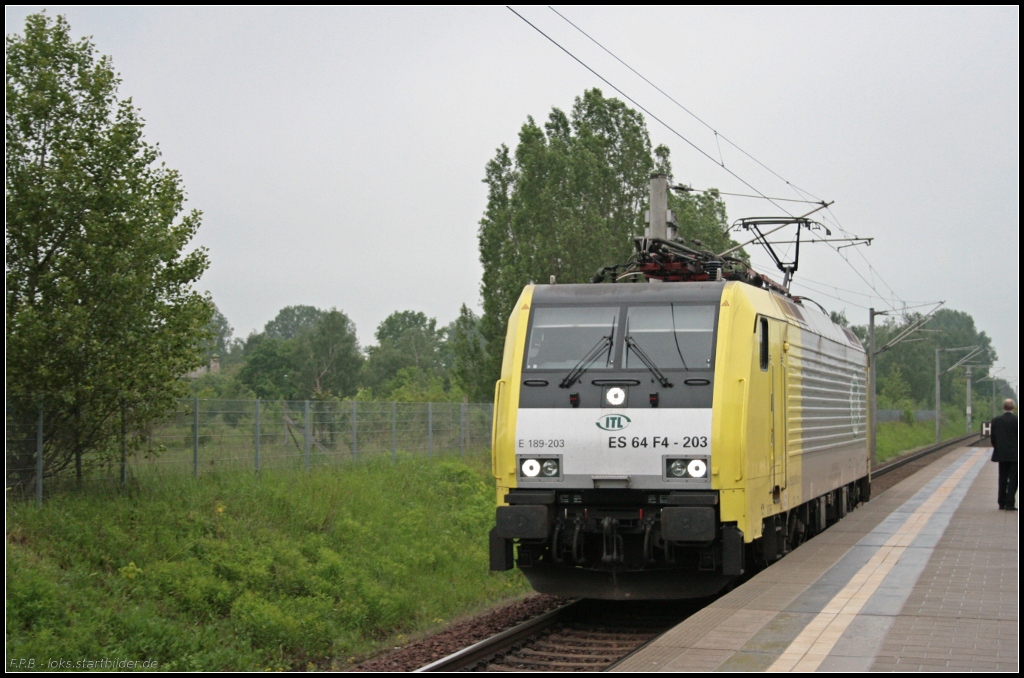 ITL ES 64 F4-203 solo zum Gbf Spandau (NVR-Nummer 91 80 6189 203-3 D-DISPO, angemietet von MRCE, gesehen Berlin Staaken 02.06.2010)