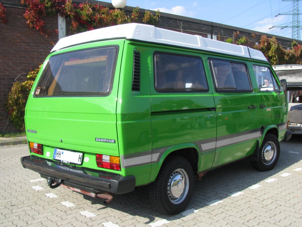 Kleinbus mit Hochdach VW LT 35  Camping  aus der hansestadt Hamburg (HH) gesehen beim Oldtimer-Event des TV Nord, Hamburg [16.09.2012]
