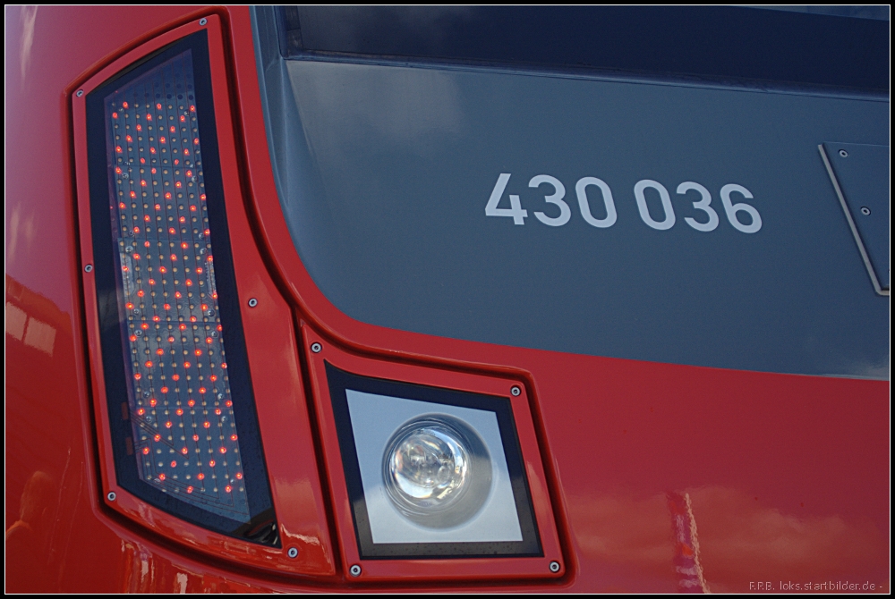 LED-Lampen und Scheinwerfer bei der Baureihe 430. Zu sehen war der neue Triebzug der S-Bahn Stuttgart auf der InnoTrans 2012 in Berlin.