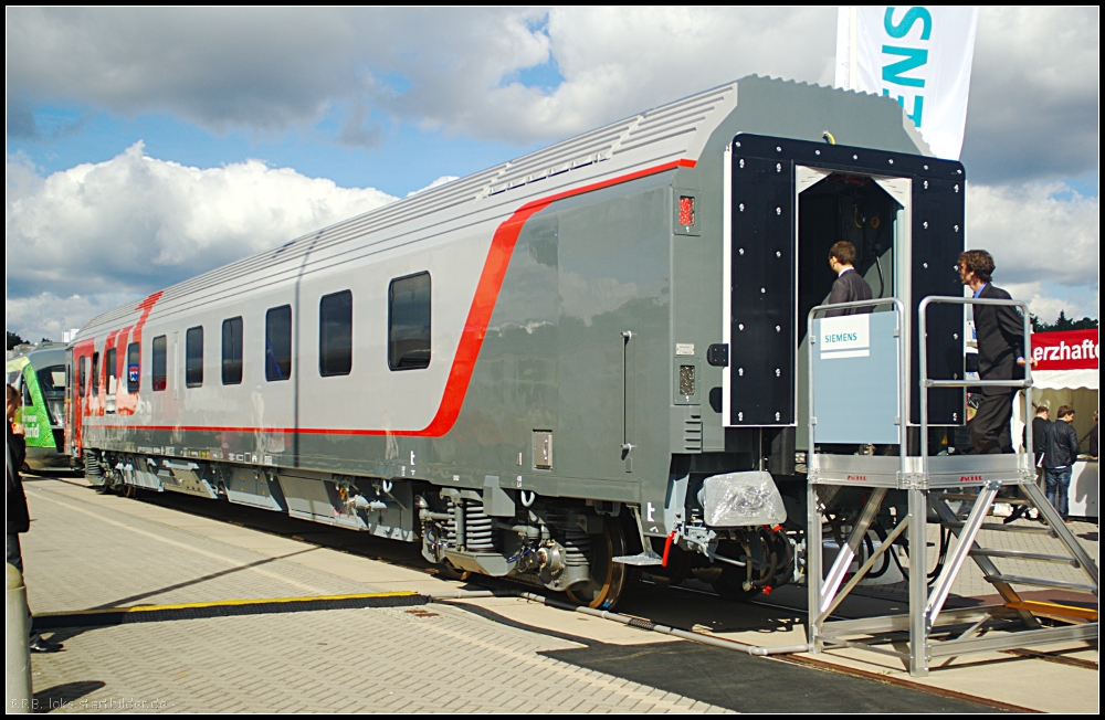 Liegewagen der Gattung WLABmz fr die Russische Staatsbahn (RZD) auf der InnoTrans 2012 in Berlin (NVR-Nummer CH-FPC 62 85 78-90 014-2 WLABmz)