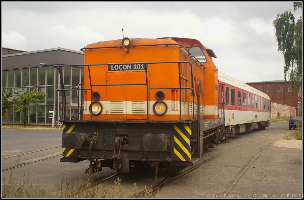 LOCON 101  Rita  brachte am 07.08.2013 den Wagen D-DB 61 80 59-90 043-0 Bvcmbz 249.1 vom Talgo-Werk an der Warschauer Strae zur Fa. Danglmeyer in Berlin-Reinickendorf