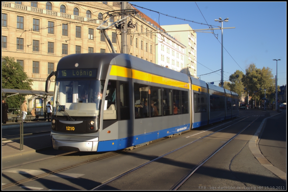 LVB 1210, Typ NGT12-LEI, auf der Linie 16 nach Lnig im Einsatz. Die Wagen sind auch als classicXXL bekannt und gehren zur Baureihe Flexity Classic XXL von Bombardier.