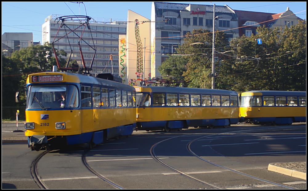 LVB 2182, Typ Tatra T4D-M, auf Dienstfahrt (gesehen Leipzig Hbf 15.10.2011)