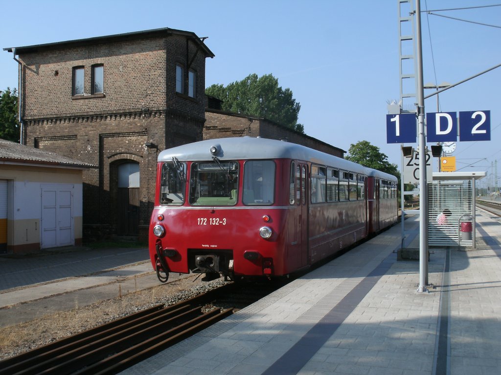 LVT 172 132/171,am 27.Juli 2013,in Bergen/Rgen ohne groen Ansturm von Fotografen und Hobbyfilmern.