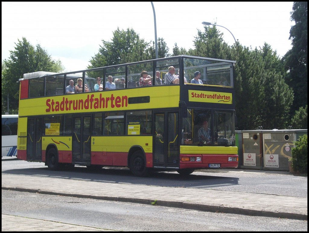 MAN Doppeldecker der Stadtrundfahrten im ZOB Stralsund. 

