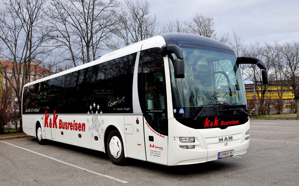 MAN LIONs REGIO von K&K Reisen aus sterreich am 1.Dezember 2012 in Krems an der Donau gesehen.