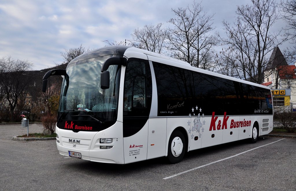 MAN LIONs REGIO von K&K Reisen aus sterreich am 1.Dezember 2012 in Krems an der Donau gesehen.