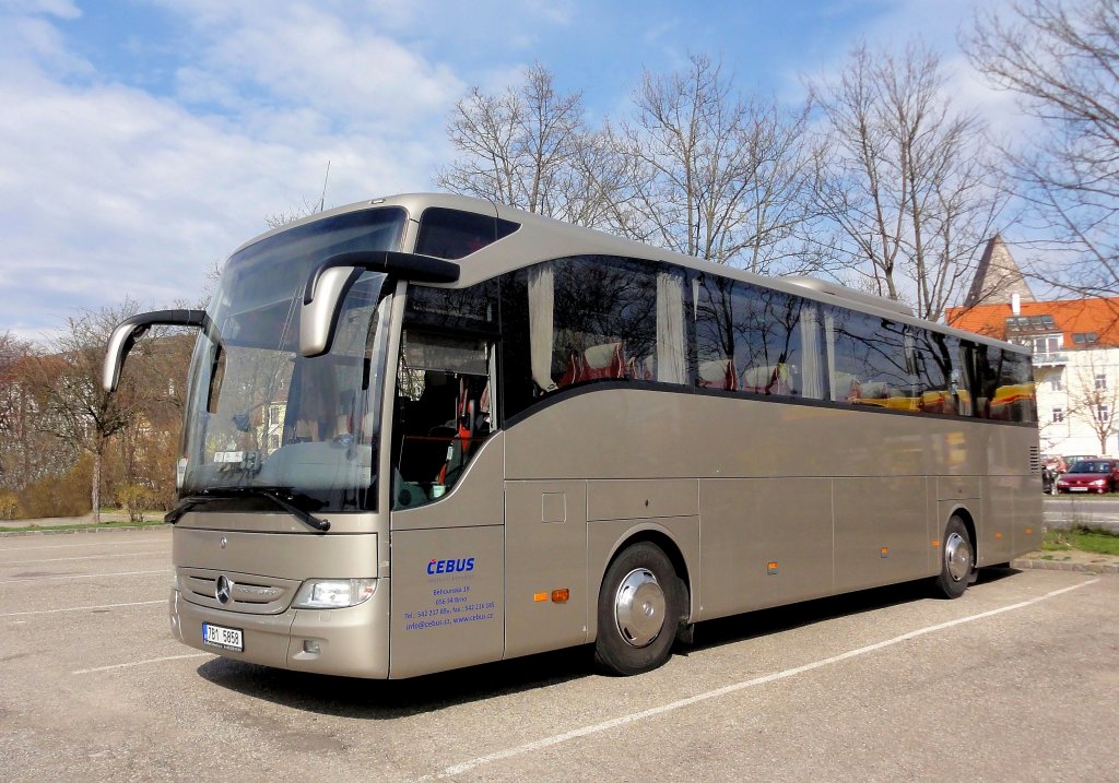 MERCEDES BENZ TOURISMO con CEBUS Reisen aus der CZ am 16.4.2013 in Krems gesehen.