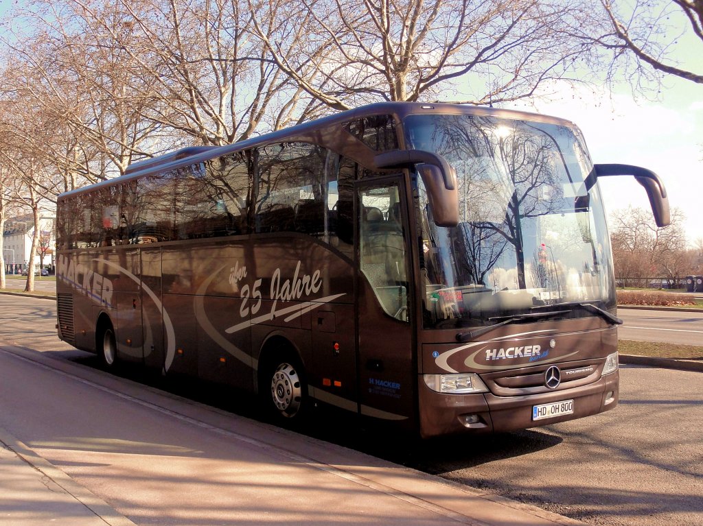 MERCEDES BENZ TOURISMO von HACKER Reisen aus Deutschland im Mrz 2013 in Wien gesehen.