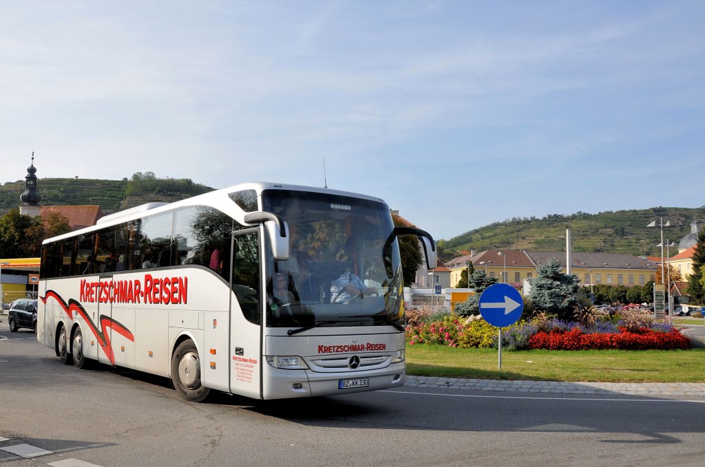 MERCEDES BENZ TOURISMO von KRETZSCHMAR Reisen aus der BRD im September 2012 in Krems an der Donau gesehen.