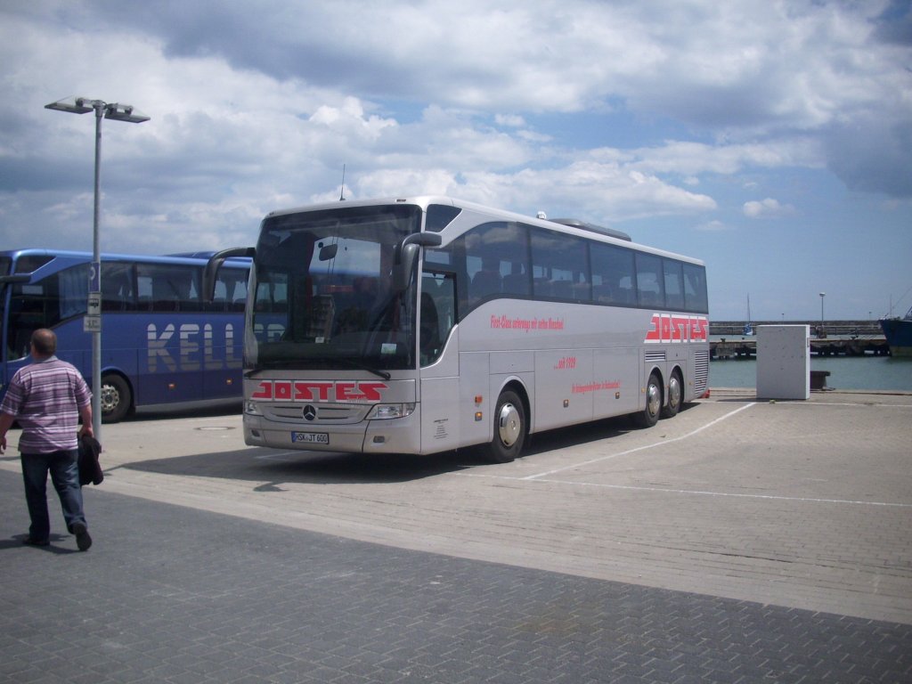 Mercedes Tourismo von Jostes aus Deutschland im Stadthafen Sassnitz.