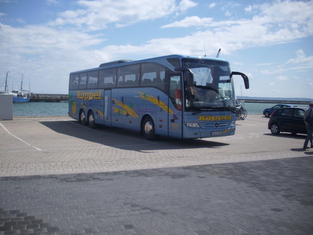 Mercedes Tourismo von Kppel aus Deutschland im Stadthafen Sassnitz.