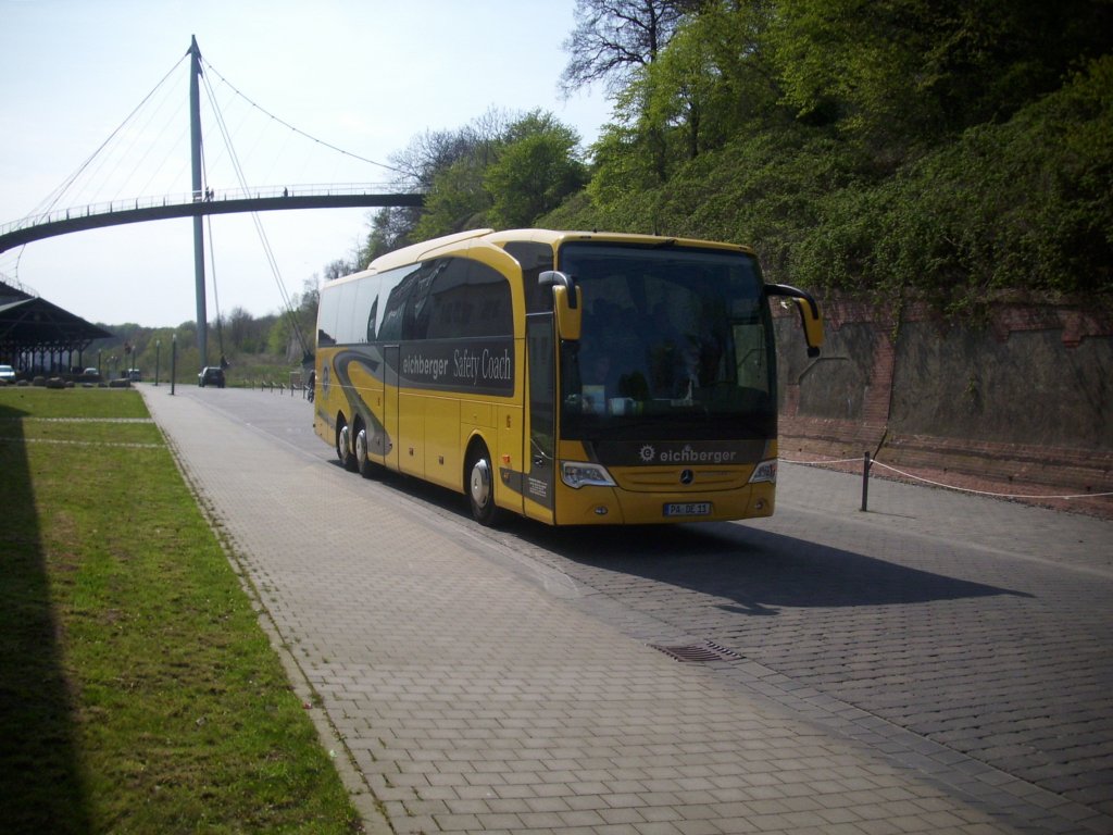 Mercedes Travego von Eichberger aus Deutschland im Stadthafen Sassnitz.

