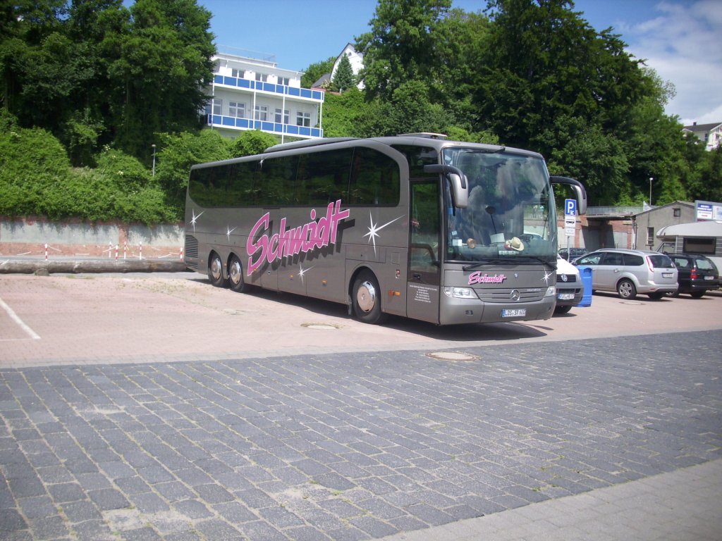 Mercedes Travego von Schmidt aus Deutschland im Stadthafen Sassnitz.