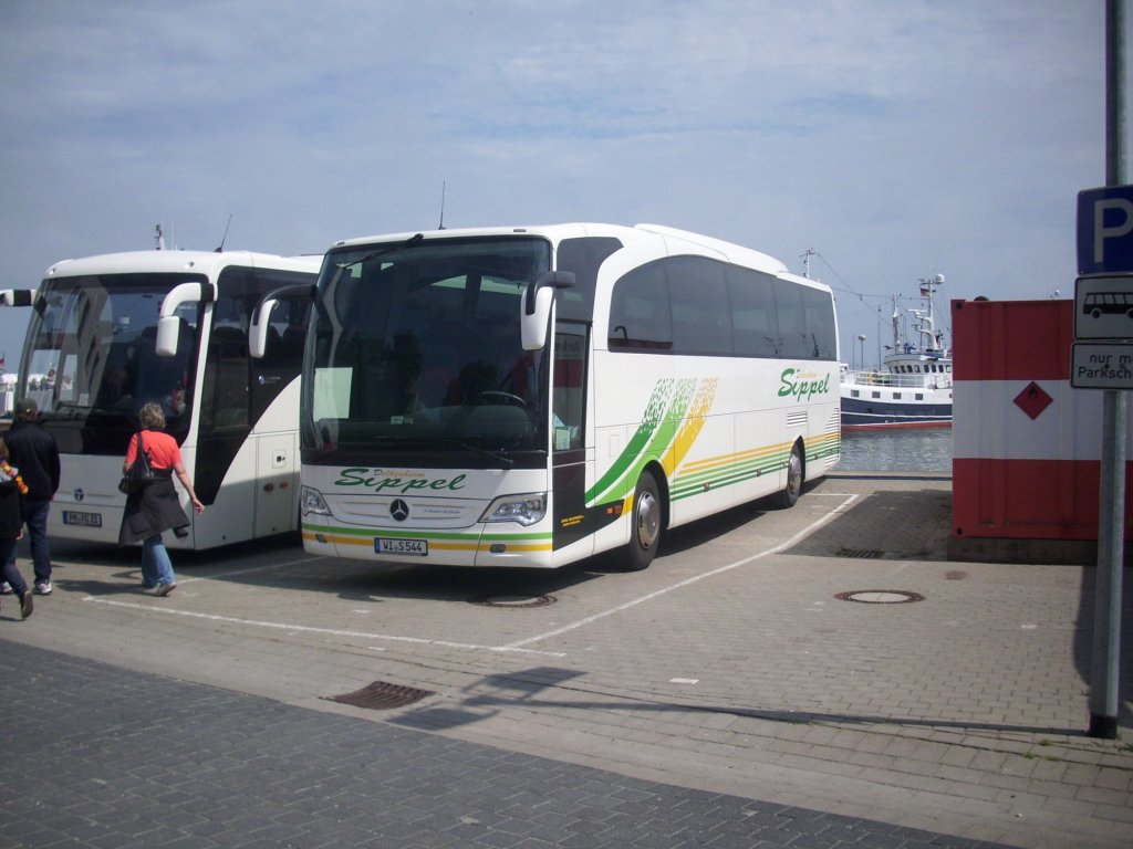 Mercedes Travego von Sippel aus Deutschland im Stadthafen Sassnitz.