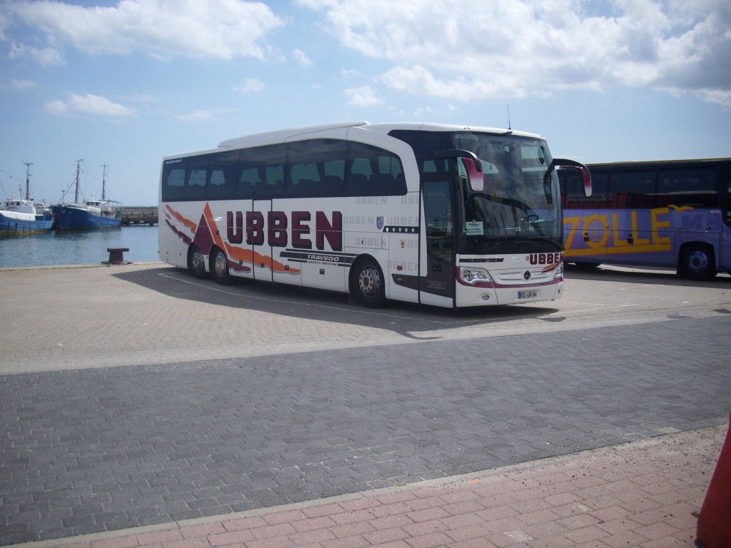 Mercedes Travego von Ubben aus Deutschland im Stadthafen Sassnitz.