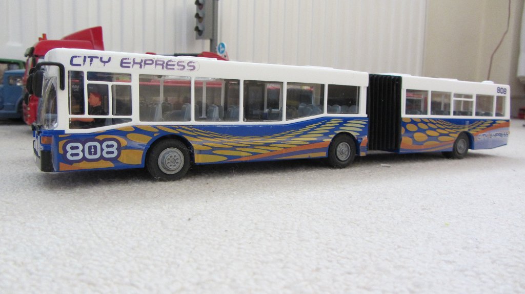 Modellbus Mercedes O 405 von DICKIE TOYS am 31.3.2012.