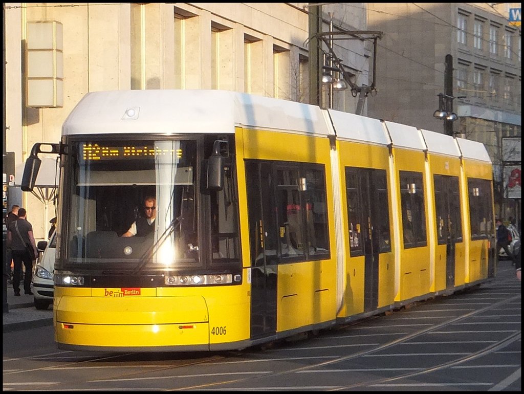 Moderne Flexity-Stra�enbahn in Berlin am Alexanderplatz.