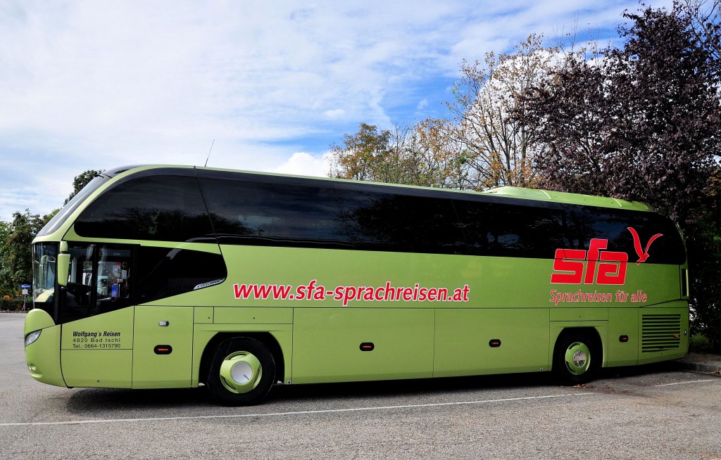 NEOPLAN CITYLINER von  Wolfgang`s REISEN  aus Bad Ischl/sterreich im September 2012 in Krems an der Donau.