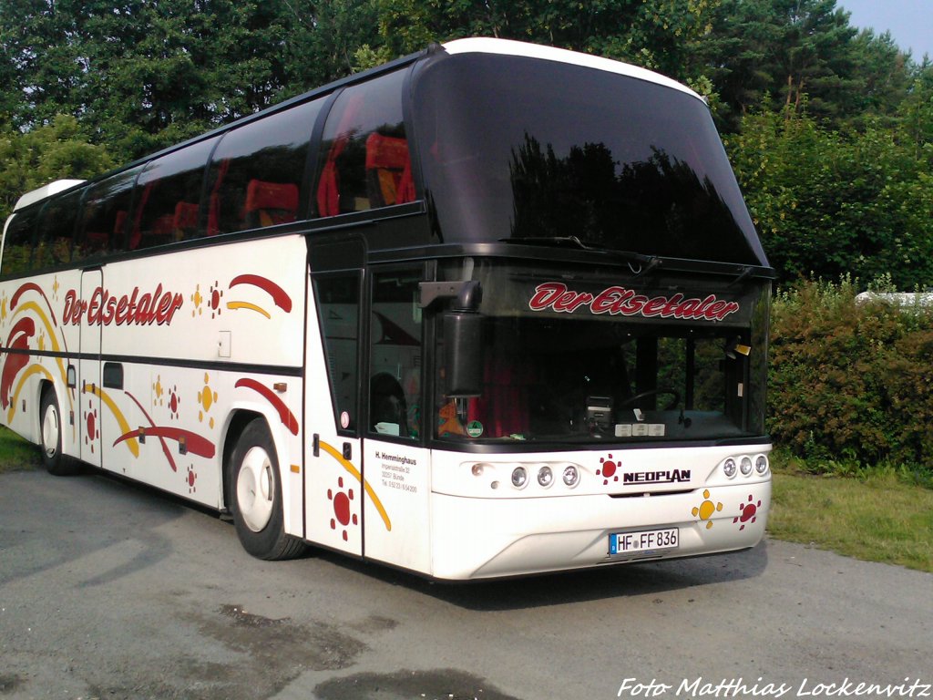 Neoplan von Der Elsetaler abgestellt aufm Zeltplatz / Parkplatz in Binz am Schmachter See am 3.7.13 