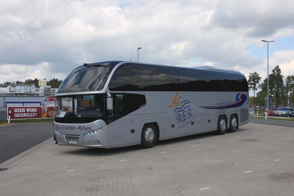 Neoplan der Fa. AER, (Alex Erlebnis Reisen), Lengerich (Westf.)
aufgenommen nahe Flensburg am 8.6.2012.